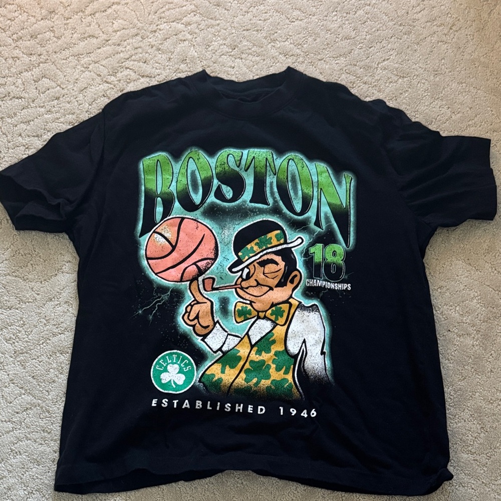 Men’s Medium Boston Celtics Black T-Shirt (Used once)